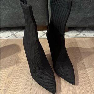 Steve Madden sock booties worn once sz 8